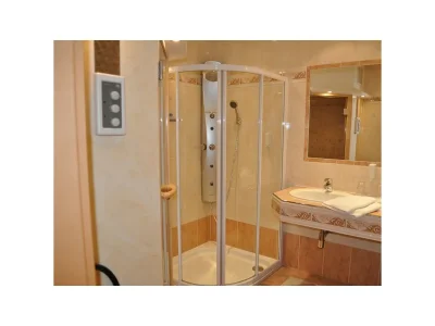 Apartment "Baroness" -App./1 Schlafr./Du.o.Bad, WC - Features photo 16