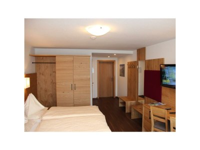 Holiday room Komfort Doppelzimmer Groß ohne Balkon mit DU/WC - Features photo 73