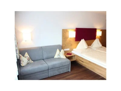 Holiday room Komfort Doppelzimmer Groß ohne Balkon mit DU/WC - Features photo 74