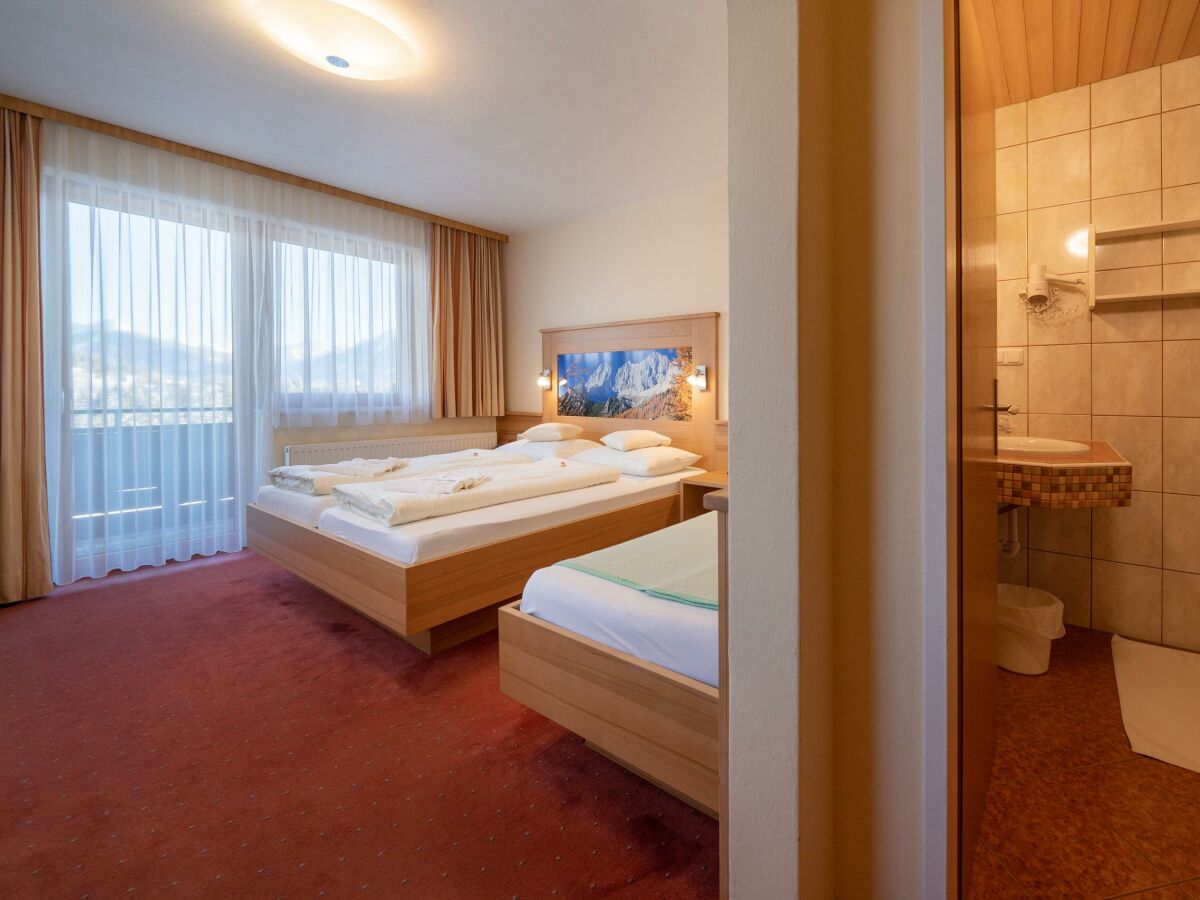 Holiday room Doppelzimmer B mit Dusche od. Bad, WC