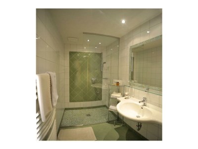 Holiday room Familienzimmer mit Dusche, WC - Features photo 29