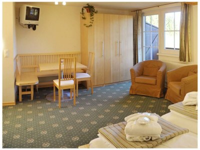 Holiday room Familienzimmer mit Dusche, WC - Features photo 30