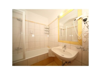 Holiday room Dreibettzimmer mit Dusche od. Bad, WC - Features photo 90