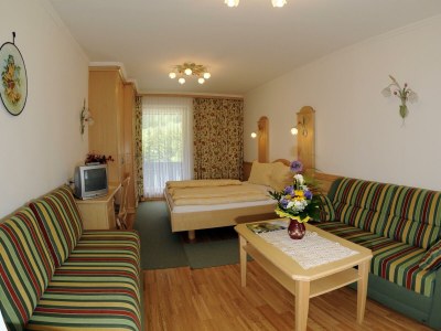 Holiday room Familien - u. Mehrbettzimmer mit Dusche f. 4 Pers. - Features photo 28