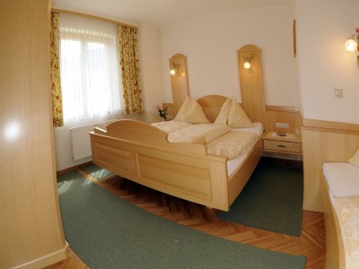 Holiday room Familien - u. Mehrbettzimmer mit Dusche f. 4 Pers. - Features photo 30
