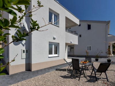 Holiday house Lungo Mare in Makarska - Outdoor photo 9