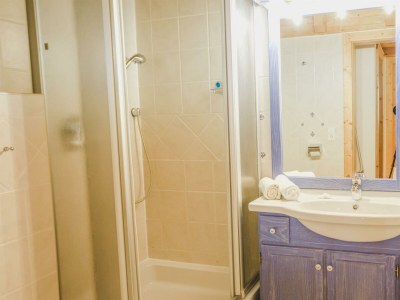 Apartment Apartment, 2 Schlafräume, Dusche od. Bad, WC - Features photo 17