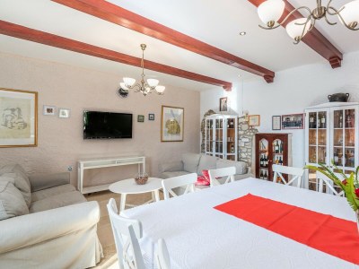 Apartment Apartment House Peresiji - AUC Three-bedroom apartment with shared pool - Features photo 13