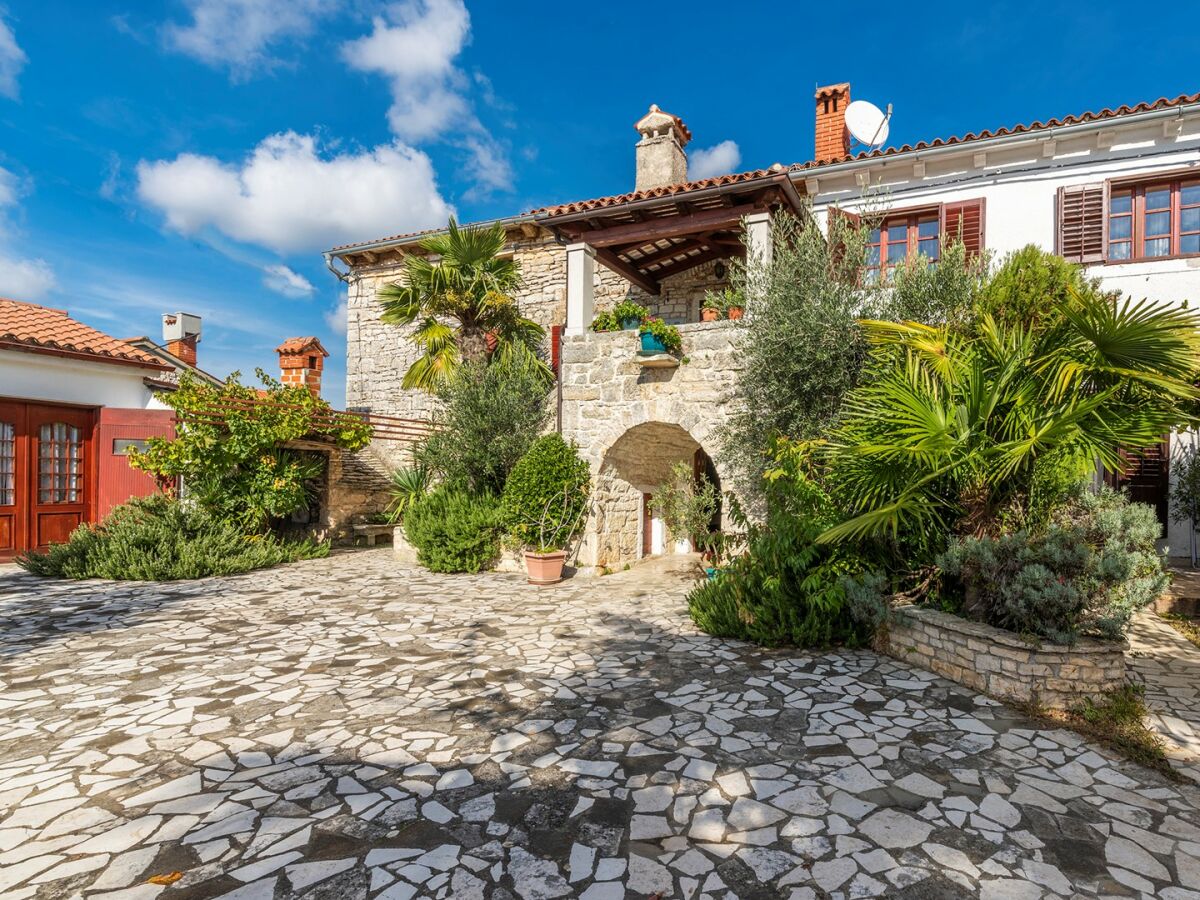 Apartment Apartment House Peresiji - AUA Two-bedroom apartment with shared pool - Outdoor photo 4