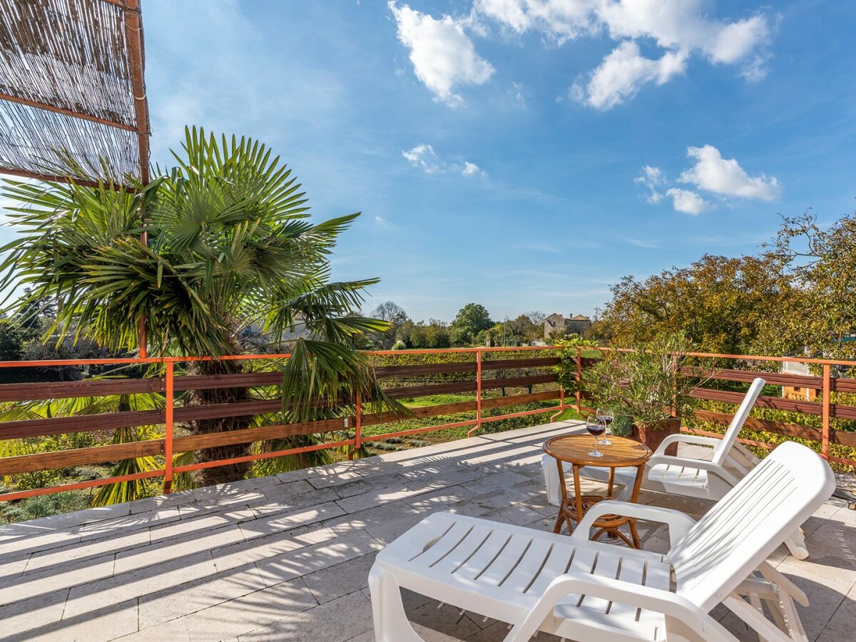 Apartment Apartment House Peresiji - AUB Three-bedroom apartment with shared pool - Outdoor photo 2