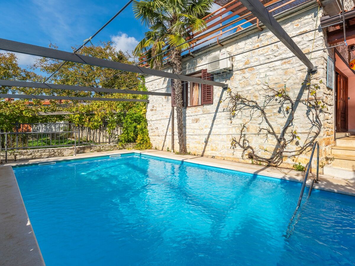 Apartment Apartment House Peresiji - AUB Three-bedroom apartment with shared pool - Outdoor photo 5