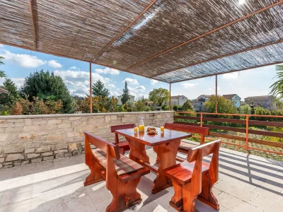 Apartment Apartment House Peresiji - AUB Three-bedroom apartment with shared pool in Svetvincenat - Apartment