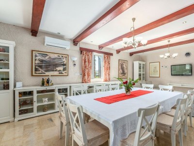 Apartment Apartment House Peresiji - AUB Three-bedroom apartment with shared pool - Features photo 7