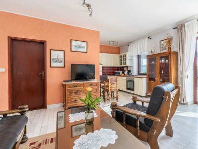 Apartment Apartment House Peresiji - AUB Three-bedroom apartment with shared pool - Features photo 21