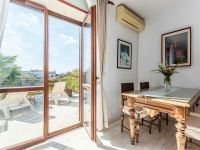 Apartment Apartment House Peresiji - AUB Three-bedroom apartment with shared pool - Features photo 22