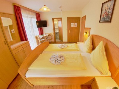 Holiday room Doppelzimmer+Zusatzb. DU, Balkon,WC ab 4 Nächte HP - Features photo 60