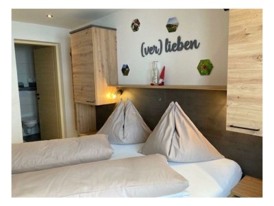 Apartment Apartment Blumenwiese/1 Schlafraum/Dusche, WC - Features photo 24