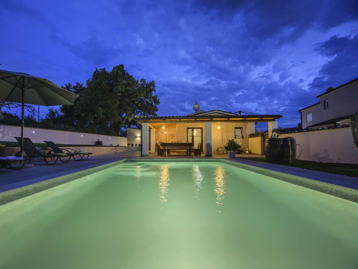 Villa Villa G with pool - Outdoor photo 2