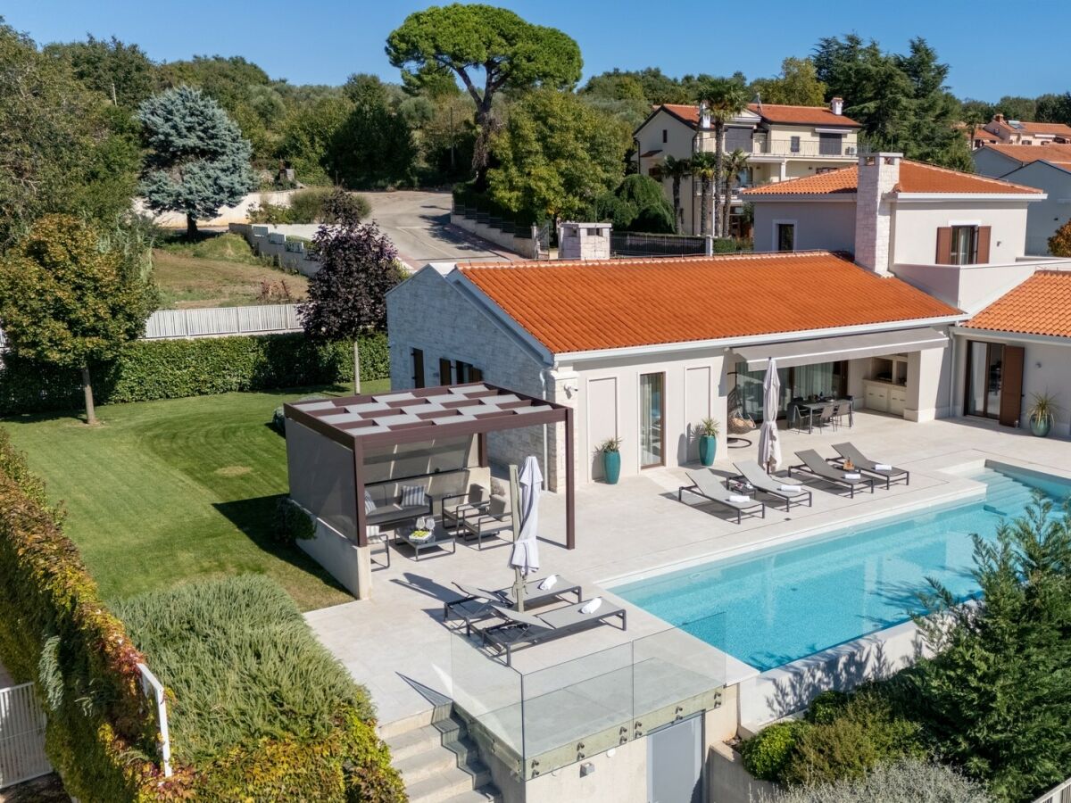 Villa Villa Efa - Modern Villa Efa with a swimming pool