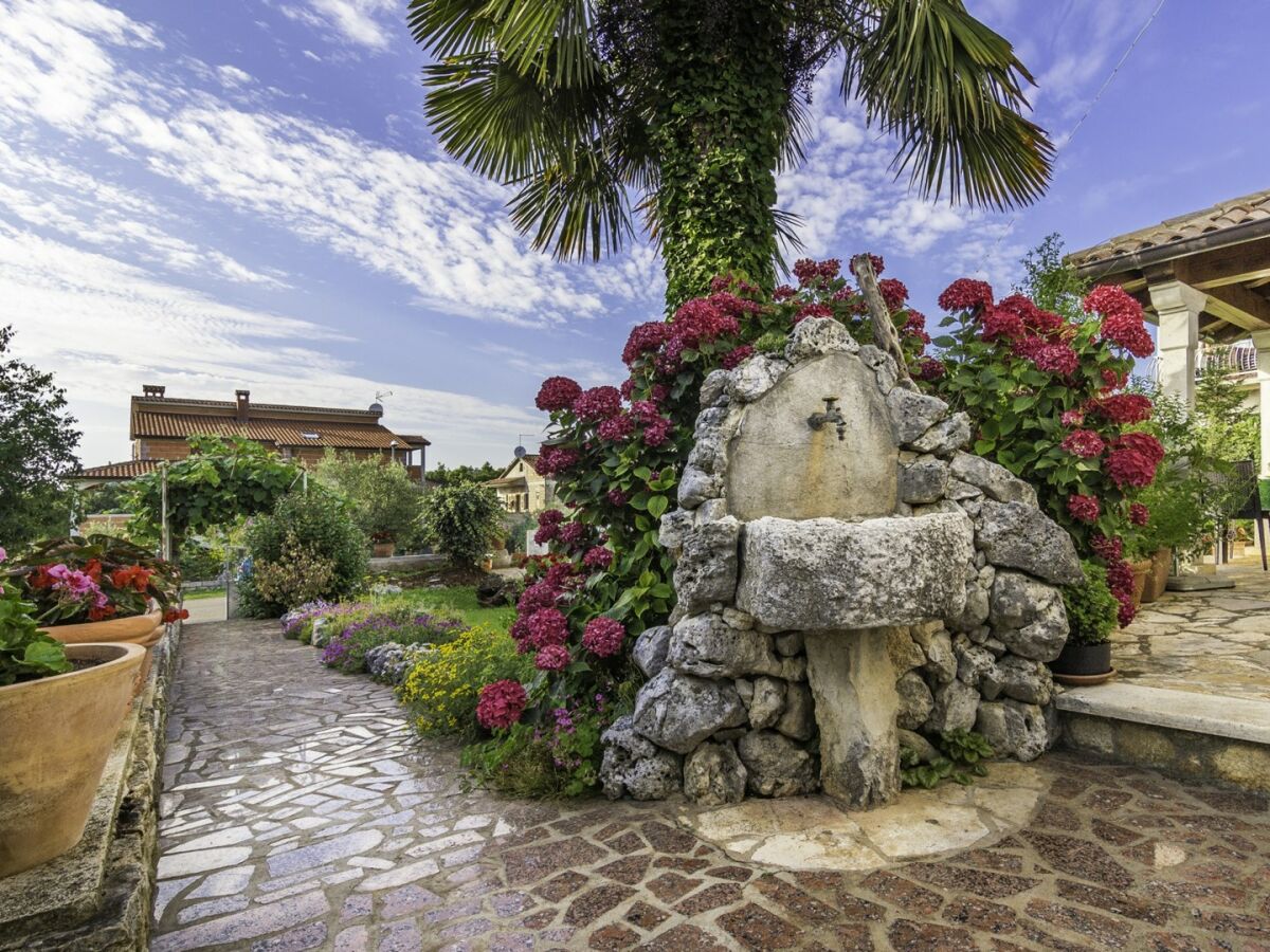 Apartment Rustic Two-Bedroom Apartment Banko Diana - Outdoor photo 4