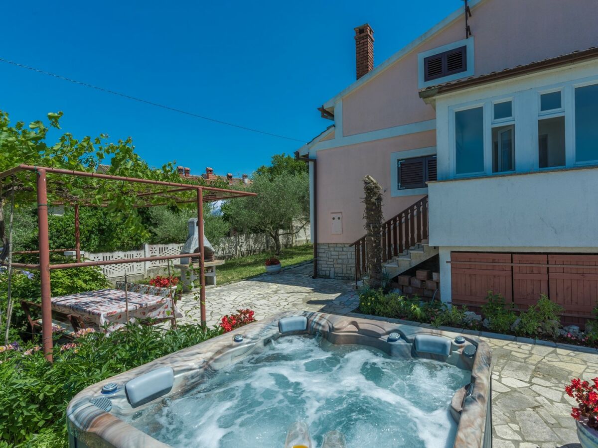 Apartment Ferienhaus Zora with Whirlpool