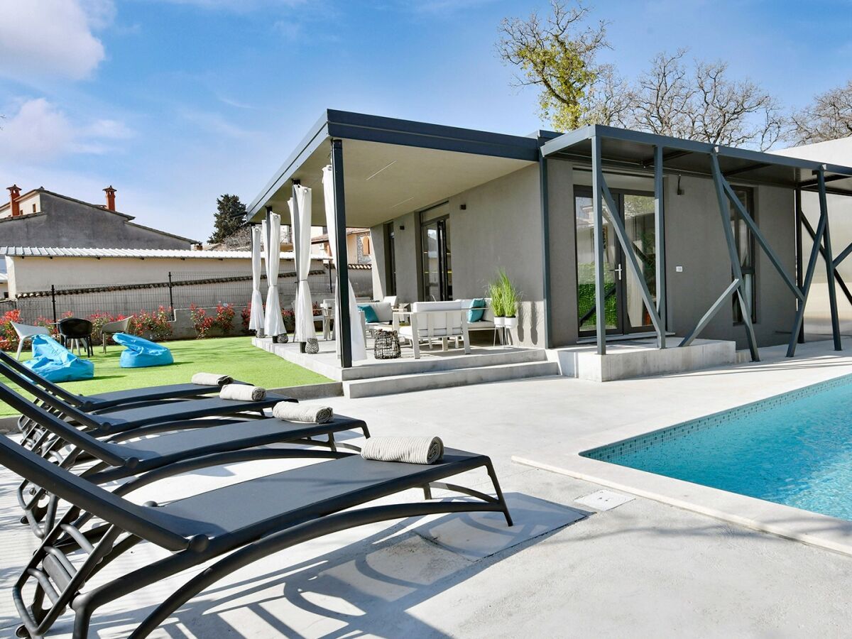 Villa Villa Barcolana - Modern Villa Barcolana with a swimming pool