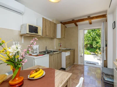 Apartment Vivijana One-Bedroom A2 - Features photo 17