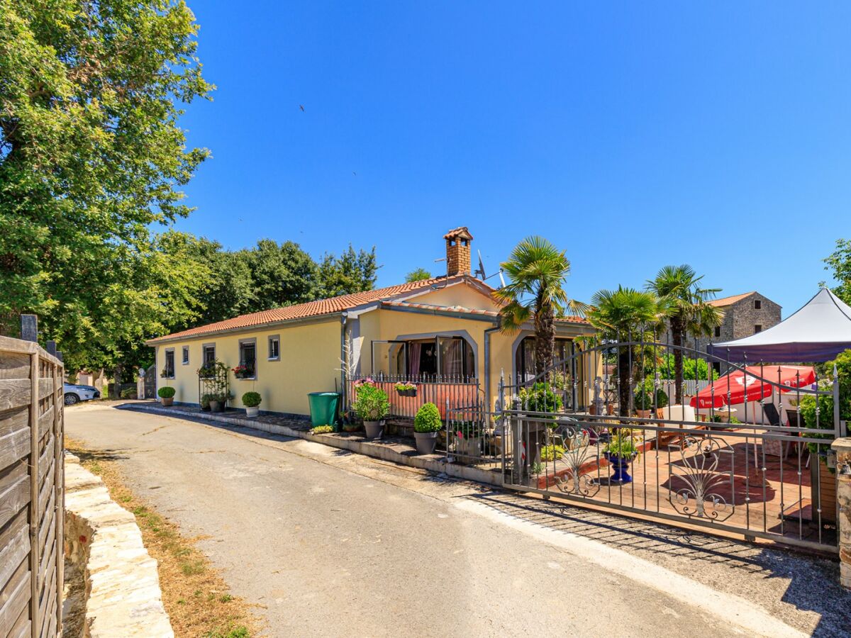 Apartment Apartments Stranići in Central Istria - Holiday Apartment Hacienda