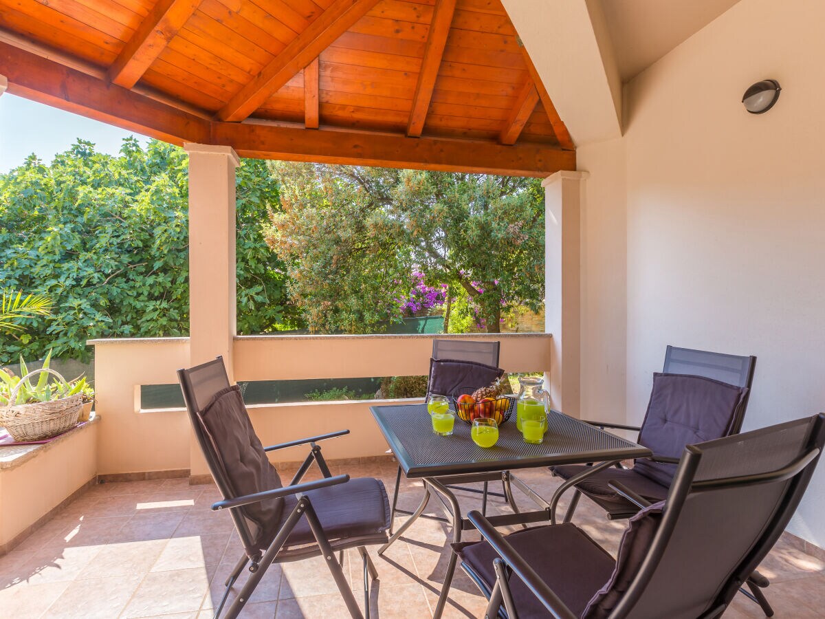 Holiday apartment BRINA with a pleasant terrace near Pula - Outdoor photo 2