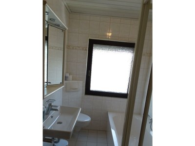 Apartment Ferienhaus, Dusche und Bad, WC, 3 Schlafräume - Features photo 13