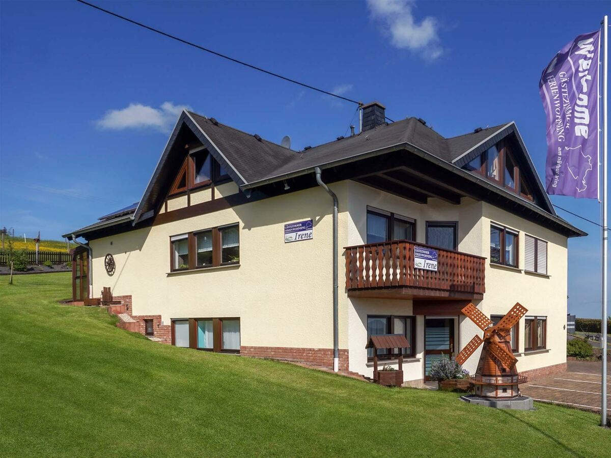 Apartment 2-Bett-Ferienwohnung "Nürburg" bis 3 Pers.