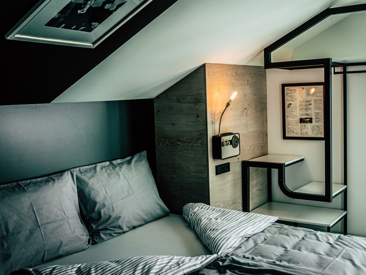 Apartment JOHN PAUL GEORGE und RINGO Dont let me down