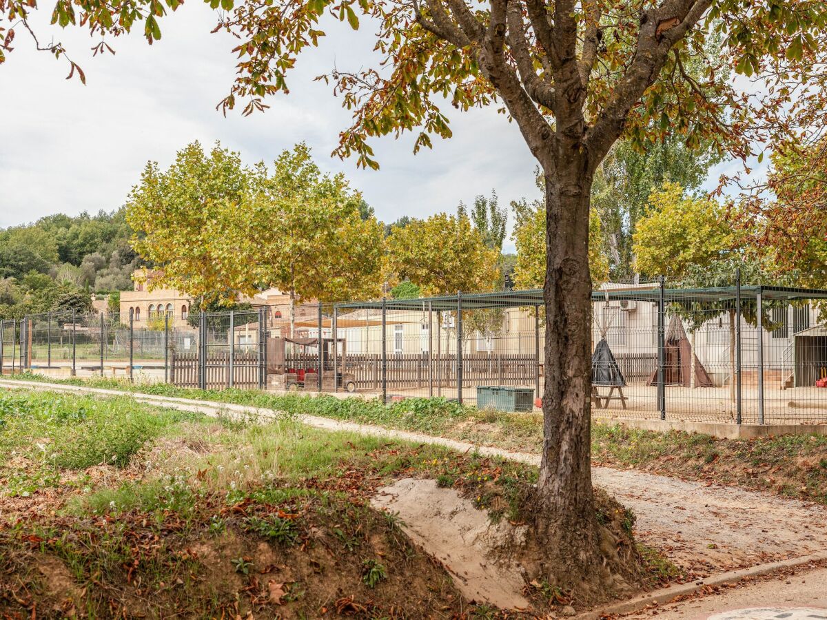 Holiday house Charming Home Near Vulpellac - Outdoor photo 5