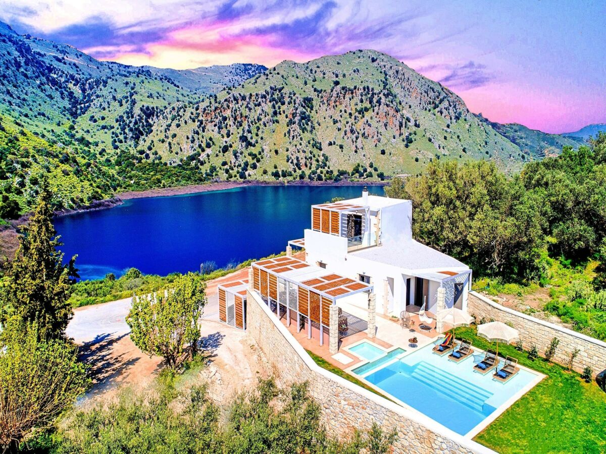 Holiday house Villa am Kournas-See mit privatem Pool - Outdoor photo 5