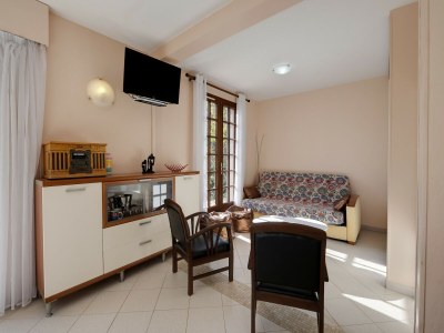 Apartment Charmante Wohnung mit Pool - Features photo 18