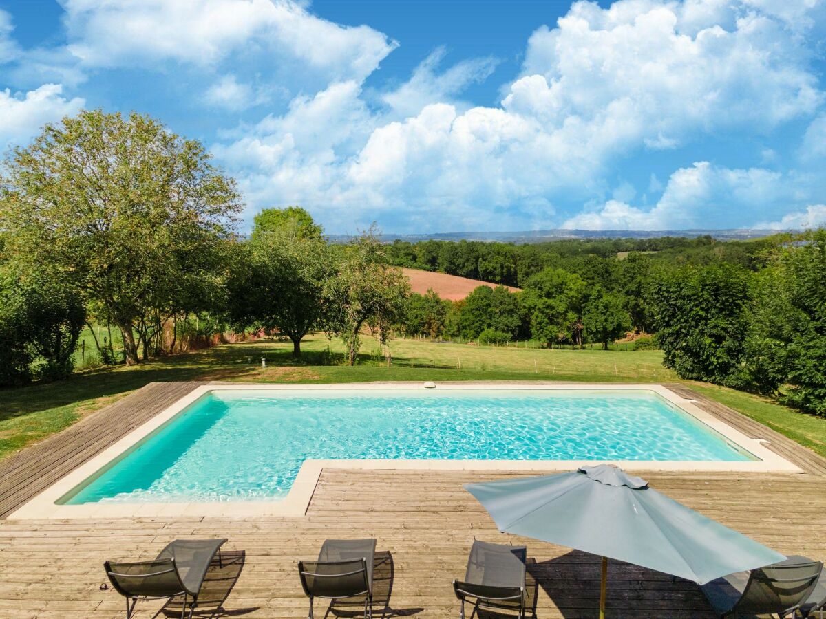 Holiday house Holiday home with pool in Coubjours - Outdoor photo 5