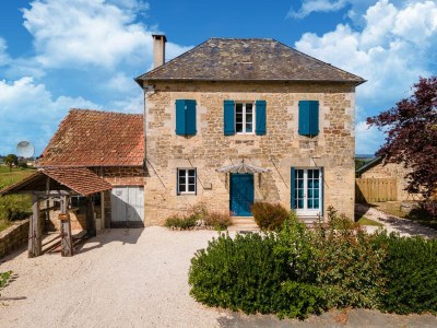 Holiday house Holiday home with pool in Coubjours - Outdoor photo 7