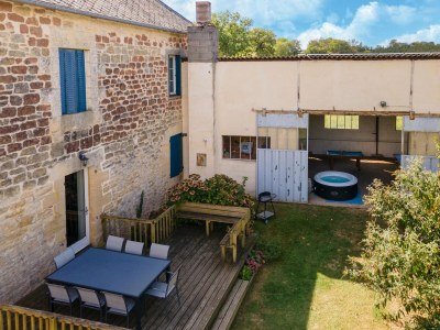 Holiday house Holiday home with pool in Coubjours - Outdoor photo 9