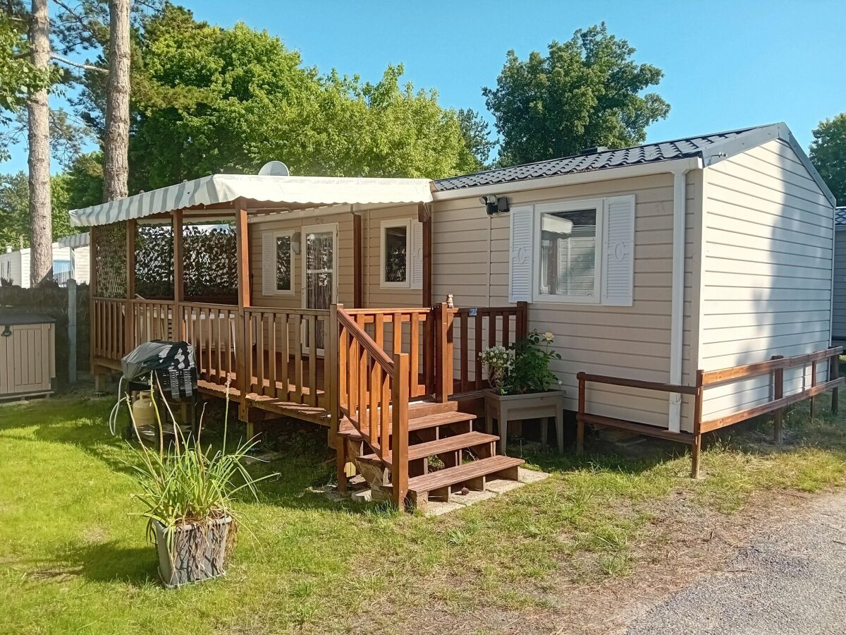 caravan Mobile Home with Plancha & Pool Access - Outdoor photo 3
