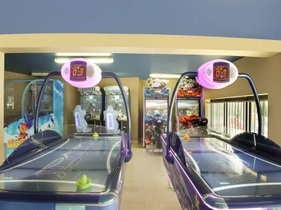 caravan Mobile Home with Plancha & Pool Access - Outdoor photo 24