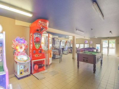 caravan Mobile Home with Plancha & Pool Access - Outdoor photo 28