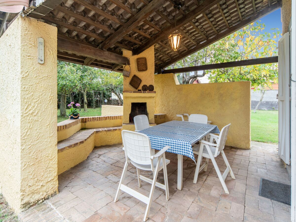 Holiday house Beautiful holiday home in Ardea with garden