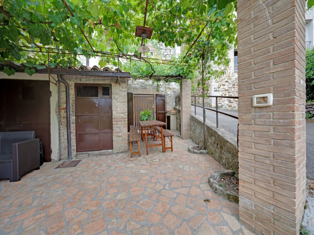 Cottage Mansion in Prodo near Lake Bolsena - Outdoor photo 3