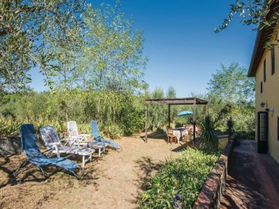 Holiday house Tuscany Bliss: Garden Retreat - Outdoor photo 8