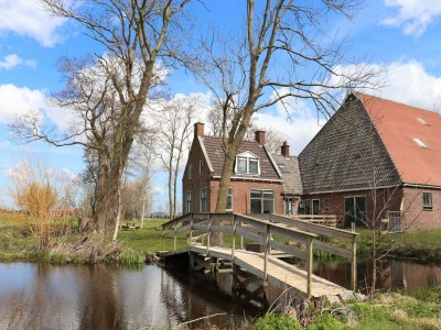 Holiday house B&B farm Grutsk in Suwald with private harbour in Leeuwarden - Holiday house