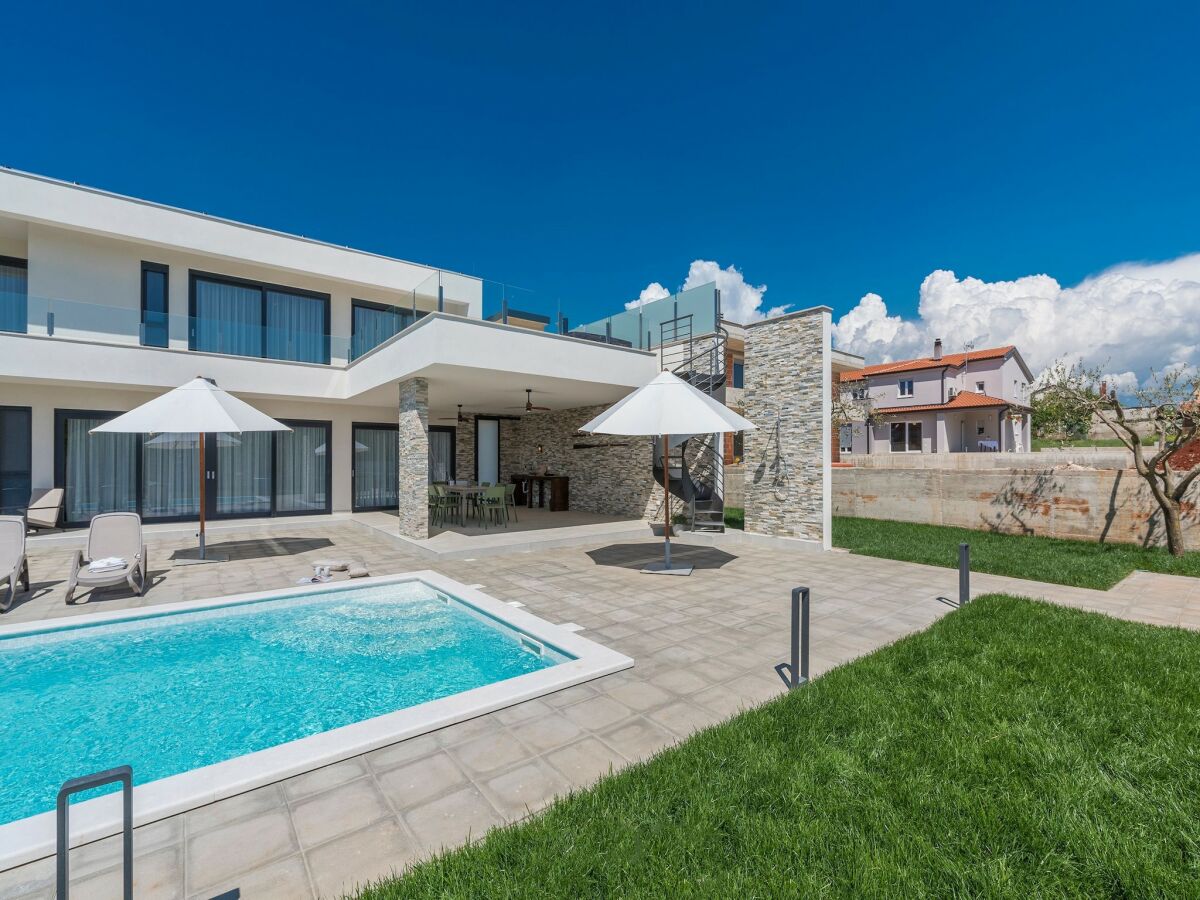 Holiday house Villa in Novigrad mit Pool und Meerblick - Outdoor photo 3