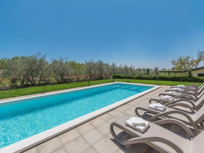 Holiday house Villa in Novigrad mit Pool und Meerblick - Outdoor photo 8