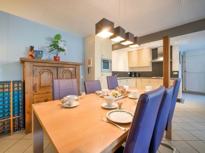 Holiday house Spacious Group Getaway with Garden - Features photo 13