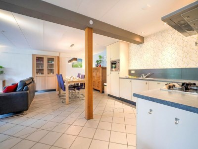 Holiday house Spacious Group Getaway with Garden - Features photo 14