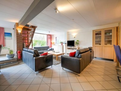 Holiday house Spacious Group Getaway with Garden - Features photo 15